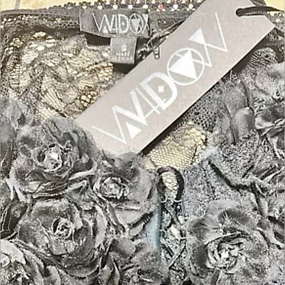 Size Small…..……Black Detailed 3D Floral Corset Top.  New……Widow - Picture 10 of 10